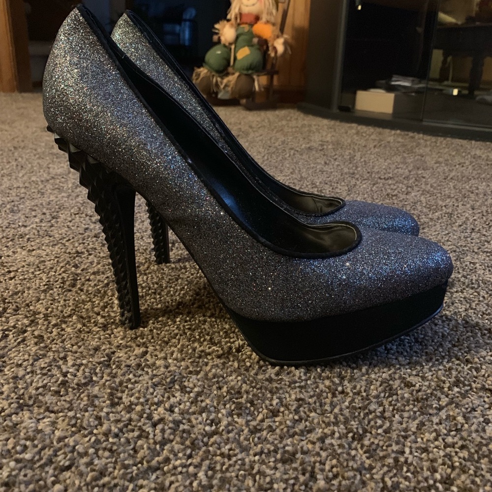 Glitter pumps